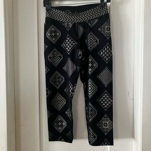 Melodia Designs Zoe Capri Leggings. NWT